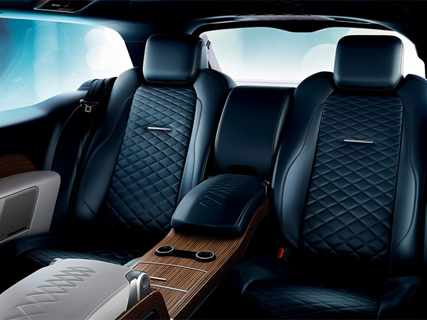 إطلاق سيارة رينج روڤر SV كوبيه: نسخة عصرية أكثر حداثة